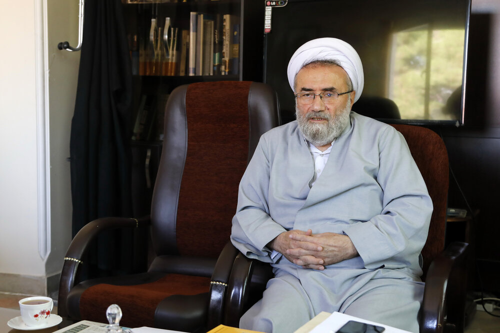 نباید گفت تو حرف نزن، بلکه باید مباحثه طلبگی کرد/تندروی ها در قم هم منتسب به آیت الله مصباح است هم سوءاستفاده می‌کنند