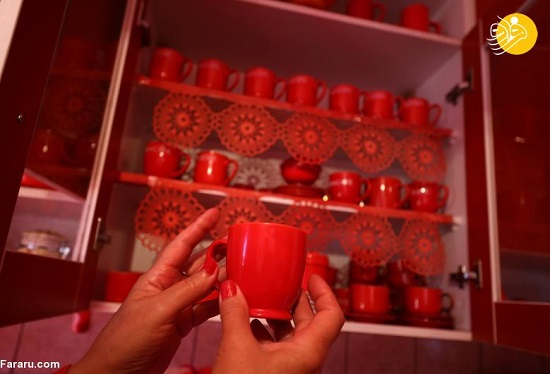 وسواس شدید یک زن به رنگ قرمز