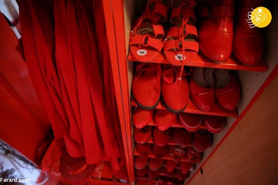 وسواس شدید یک زن به رنگ قرمز