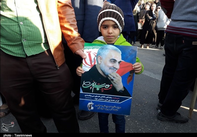 ادای احترام کودکان خوزستانی به سردار دل‌ها به روایت تصویر