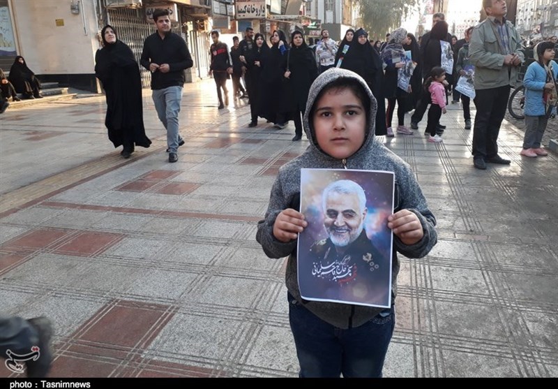 ادای احترام کودکان خوزستانی به سردار دل‌ها به روایت تصویر