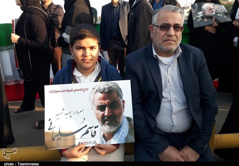 ادای احترام کودکان خوزستانی به سردار دل‌ها به روایت تصویر