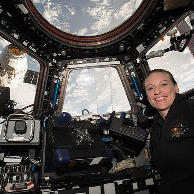 فضانوردانی که در فضا باغبان، عکاس و دانشمند هستند