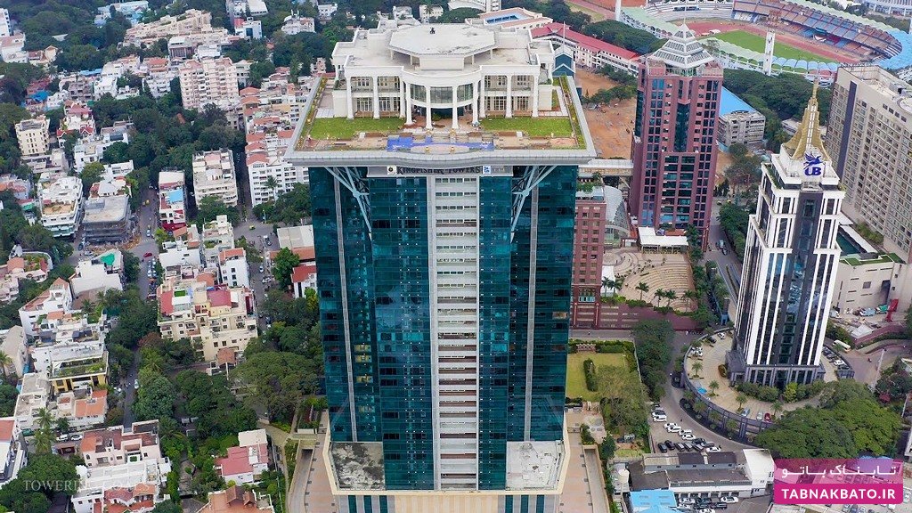 ساخت خانه شبیه کاخ سفید روی پشت‌بام