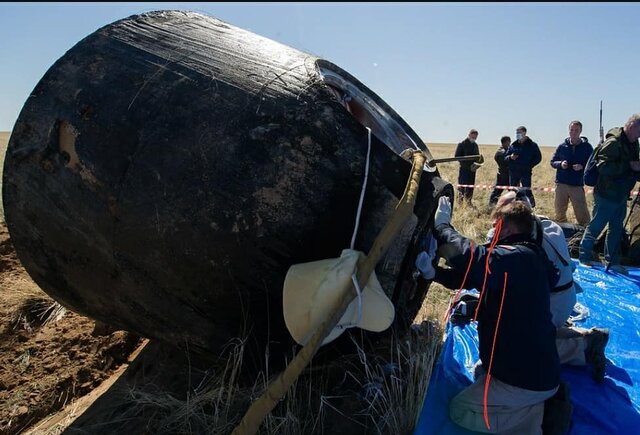 تصاویری جالب از لحظه فرود فضانوردان به زمین