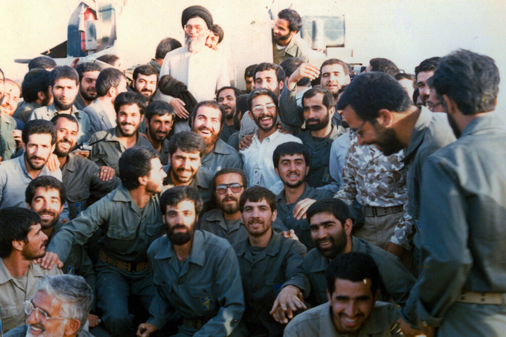 ۳ تصویر کمتر دیده شده و ویژه از رهبر انقلاب