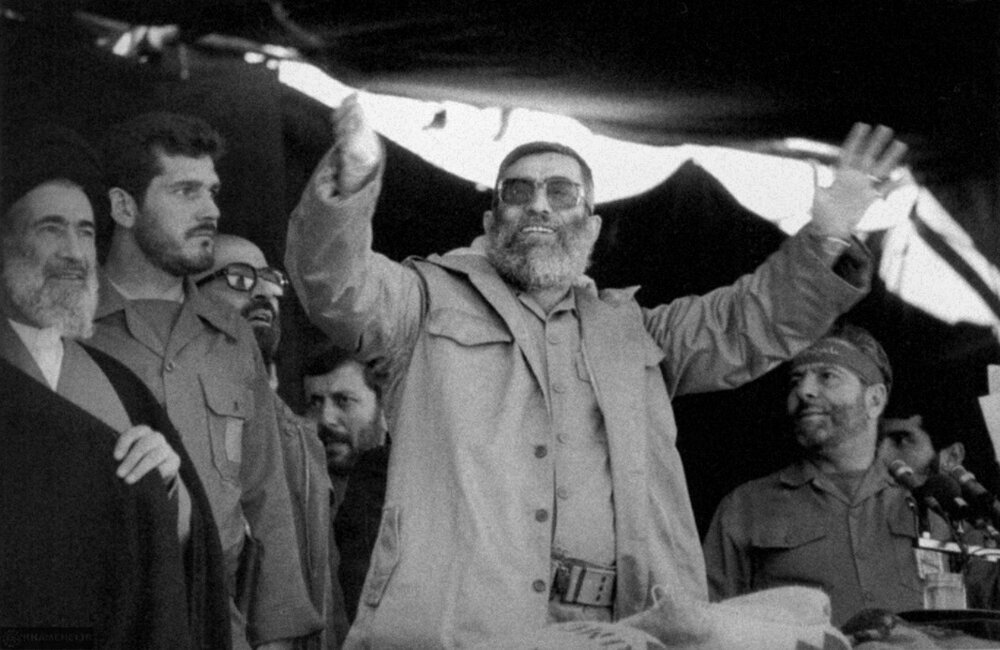 چند عکس کمتر دیده شده از رهبر انقلاب با پوشش نظامی