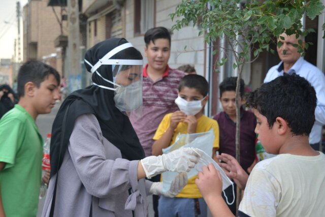 توزیع ۲۵۰۰ عدد ماسک رایگان توسط دانشجویان دانشگاه علوم پزشکی تبریز