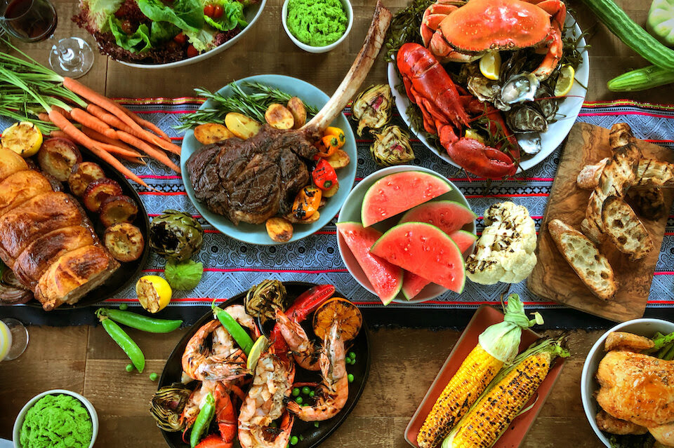 عروسی‌ با تم کرونا؛ از برگزاری در پارکینگ تا توزیع دستبندهای نزدیکم نشو