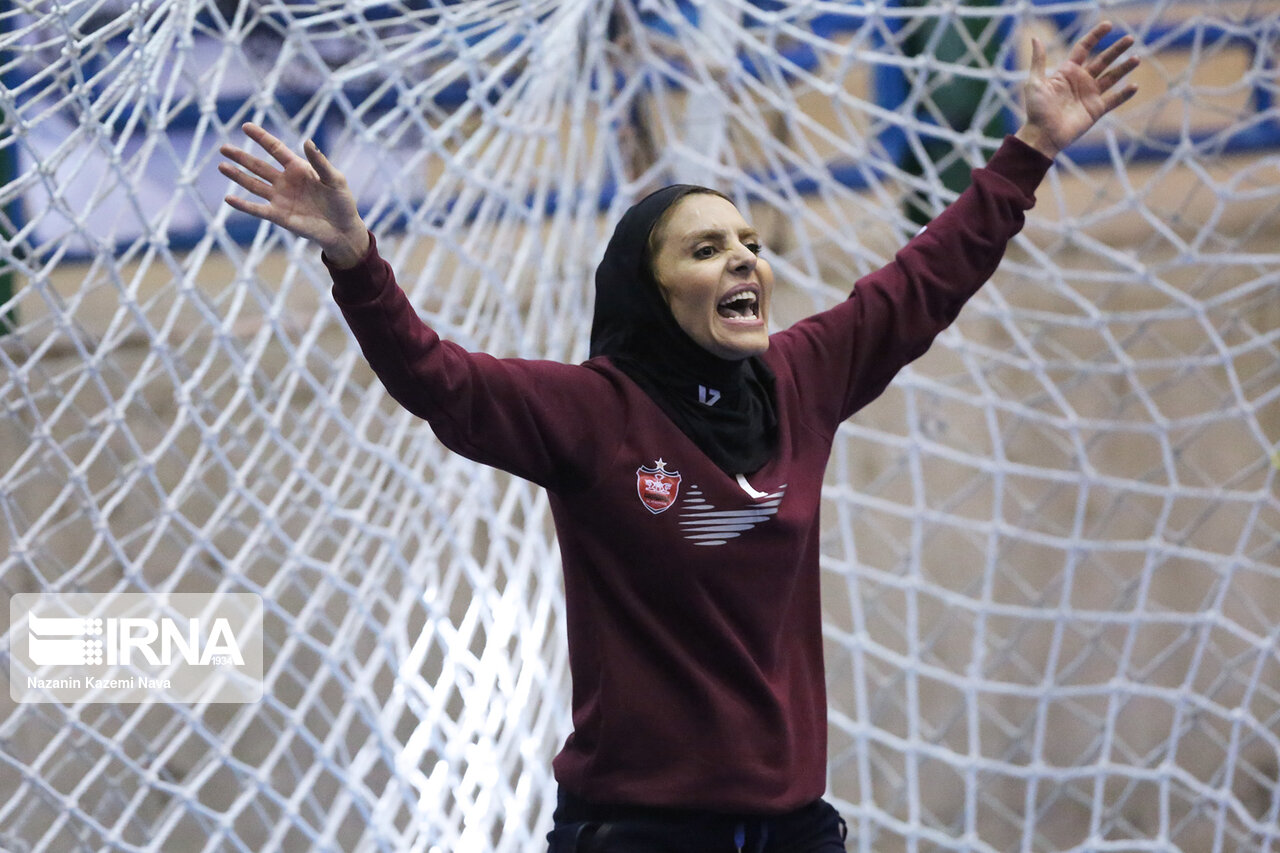 تصاویر: دیدار تیم های هندبال پرسپولیس بهبهان و کربنات فیروزآباد