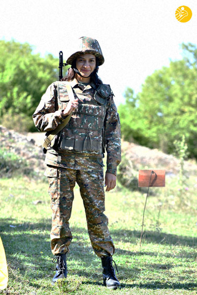 همسر نخست‌وزیر ارمنستان دست به اسلحه شد