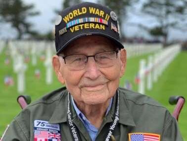 این مرد پس از بهبود از کرونا ۱۰۴ سالگی خود را جشن گرفت