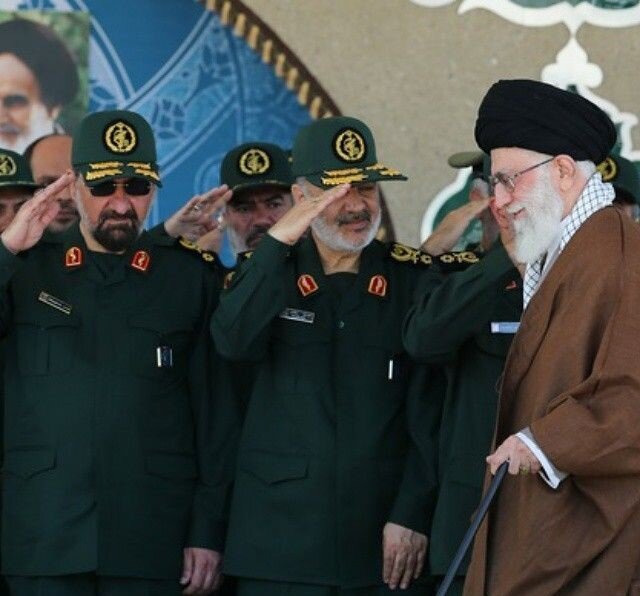 شائبه مخالفت با استعفای محسن رضایی و خروجش از سپاه چه بود؟/ ماجرای گفتگوی خصوصی با رهبر انقلاب