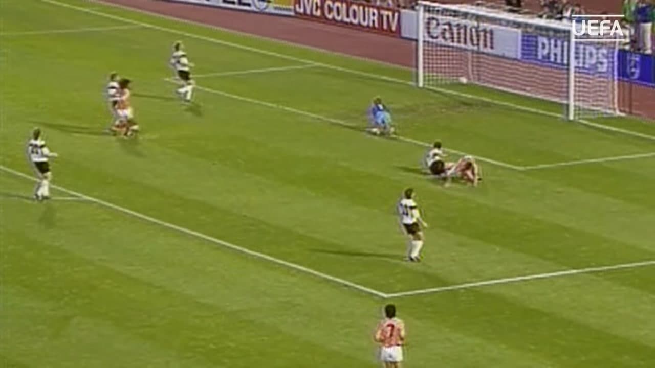 کپی تمیز طارمی از گل تاریخی فان باستن/ عکس