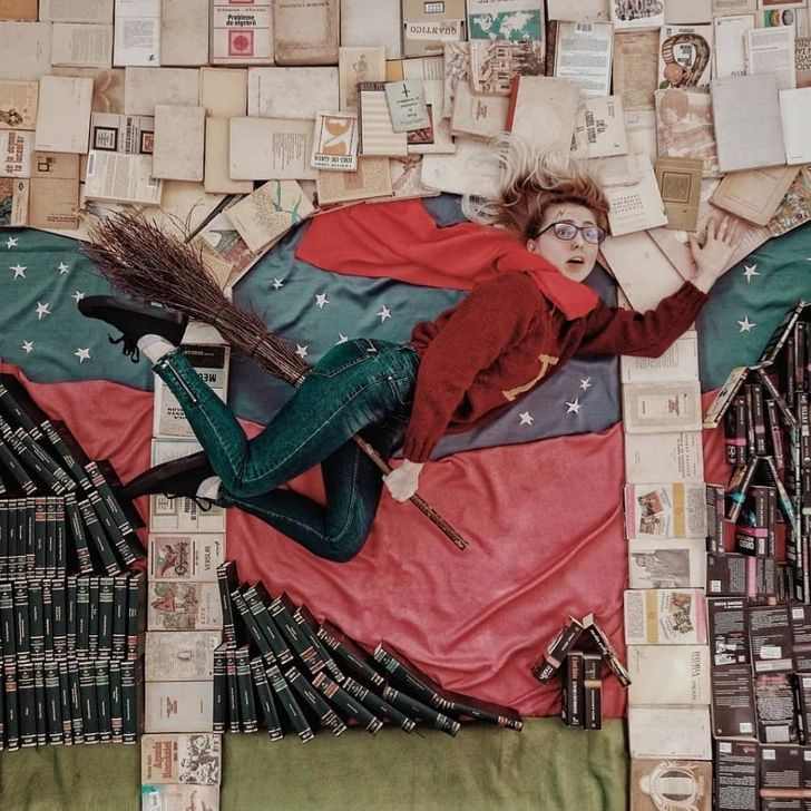 تصاویر خلاقانه دختری که علاقه خود به کتاب را با هنر درآمیخته