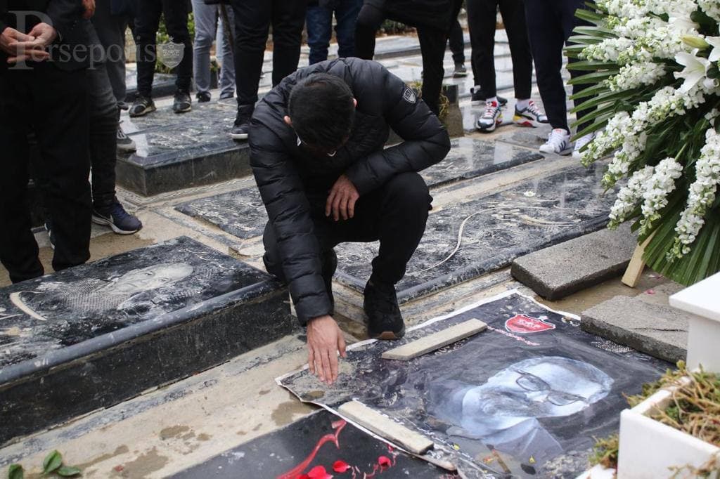 اشک یحیی و پرسپولیسی‌ها بر مزار میناوند و انصاریان/عکس