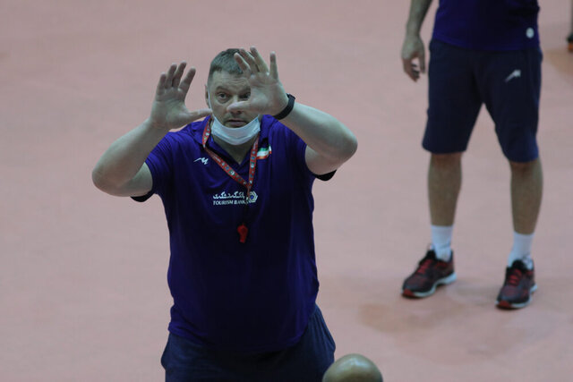 آلکنو دست به سوت شد/ اصلاح تکنیک بازیکنان در دستور کار سرمربی تیم ملی والیبال