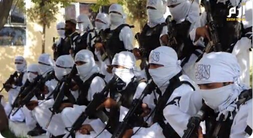 اولین رژه طالبان با سلاح‌های آمریکایی!/عکس