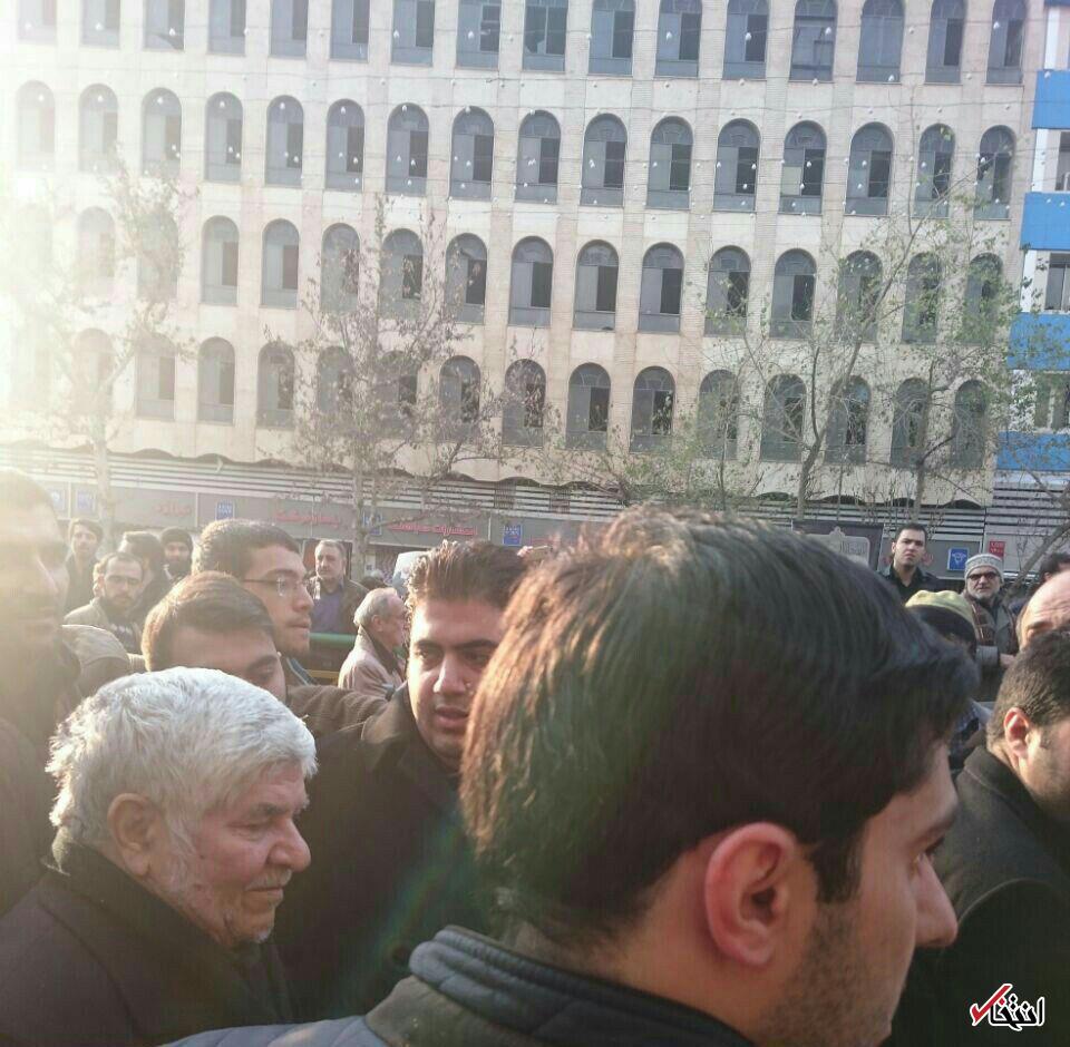 آغاز مراسم تشییع پیکر آیت الله هاشمی+تصاویر / تعداد جمعیت لحظه به لحظه در حال افزایش است / انتقال پیکر آیت الله به دانشگاه تهران