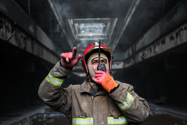 بررسی عملکرد رسانه‌ها در پوشش اخبار حادثه پلاسکو/ رعایت بهداشت روانی مخاطب به عهده خبرنگار است