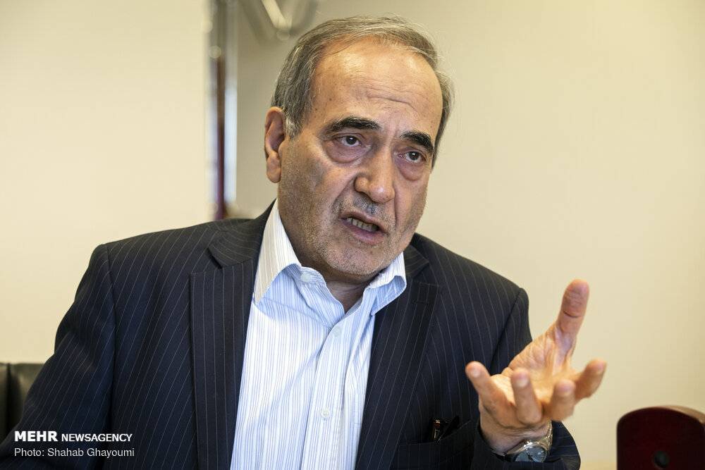 اصلاح‌طلبان باید به میزان نقش خود پاسخگوی عملکرد دولت باشند/ نمی‌خواهم عملکرد دولت را «ماست‌مالی» کنم/ ممکن است با آقای باهنر بتوان بهتر کنار آمد تا آقای واعظی/ نباید طوری در مجلس رفتار شود که اصطکاک بوجود بیاید