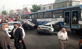 انحراف اتوبوس در کرج یک مصدوم برجای گذاشت/ تصاویر