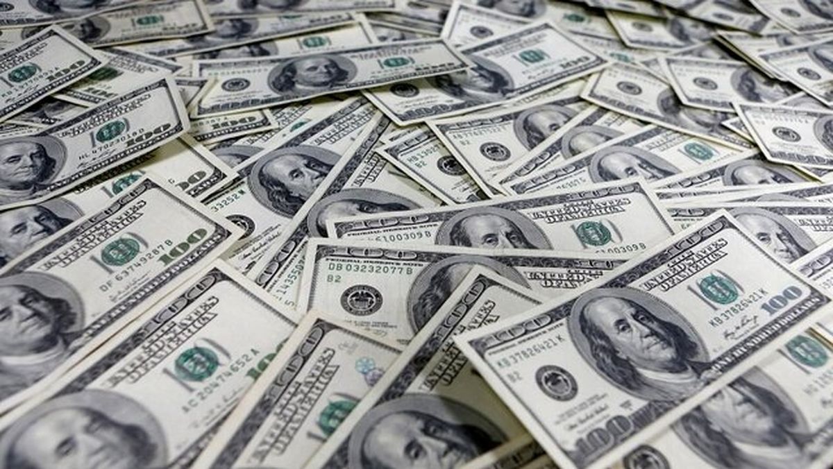 ارزش دلار از یورو پیشی گرفت 