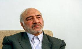 روایت نخستین فرمانده سپاه از علت مخالفت ها با قرارگرفتن سپاه زیر نظر دولت/ همان‌گونه که نهادهایی مانند جهاد سازندگی یا کمیته‌ها بعدها منحل شدند، امکان انحلال سپاه نیز وجود داشت
