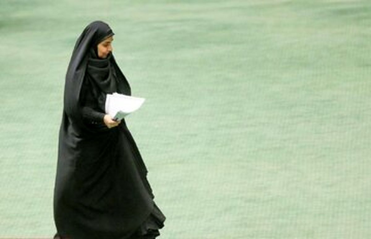 انتقاد سایت نزدیک به محسن رضایی از پزشکیان بخاطر حمایتش از خانم وزیر