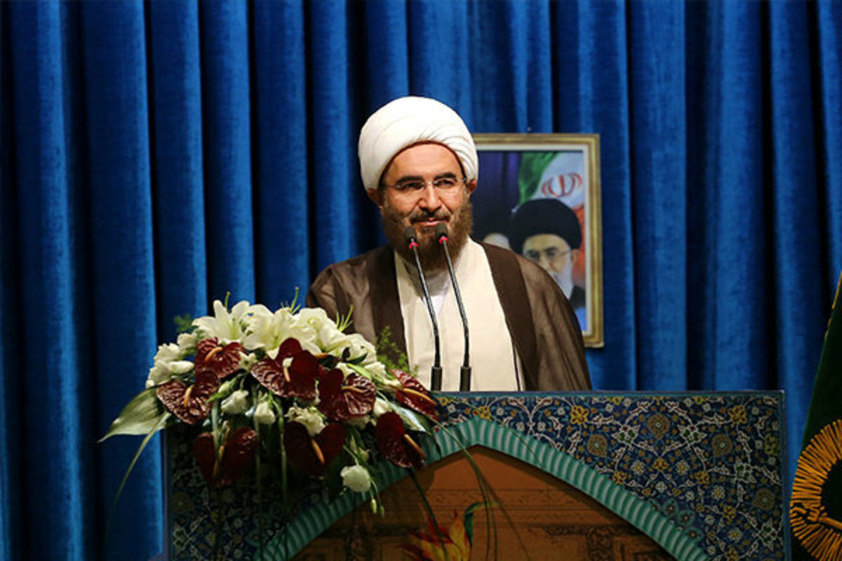 امامان جمعه در سخت‌ترین وضعیت زندگی می‌کنند و با سیلی صورت خود را سرخ نگه می دارند 