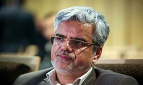 محمود صادقی در مسجد حضرت امیر آرای خود را به صندوق انداخت