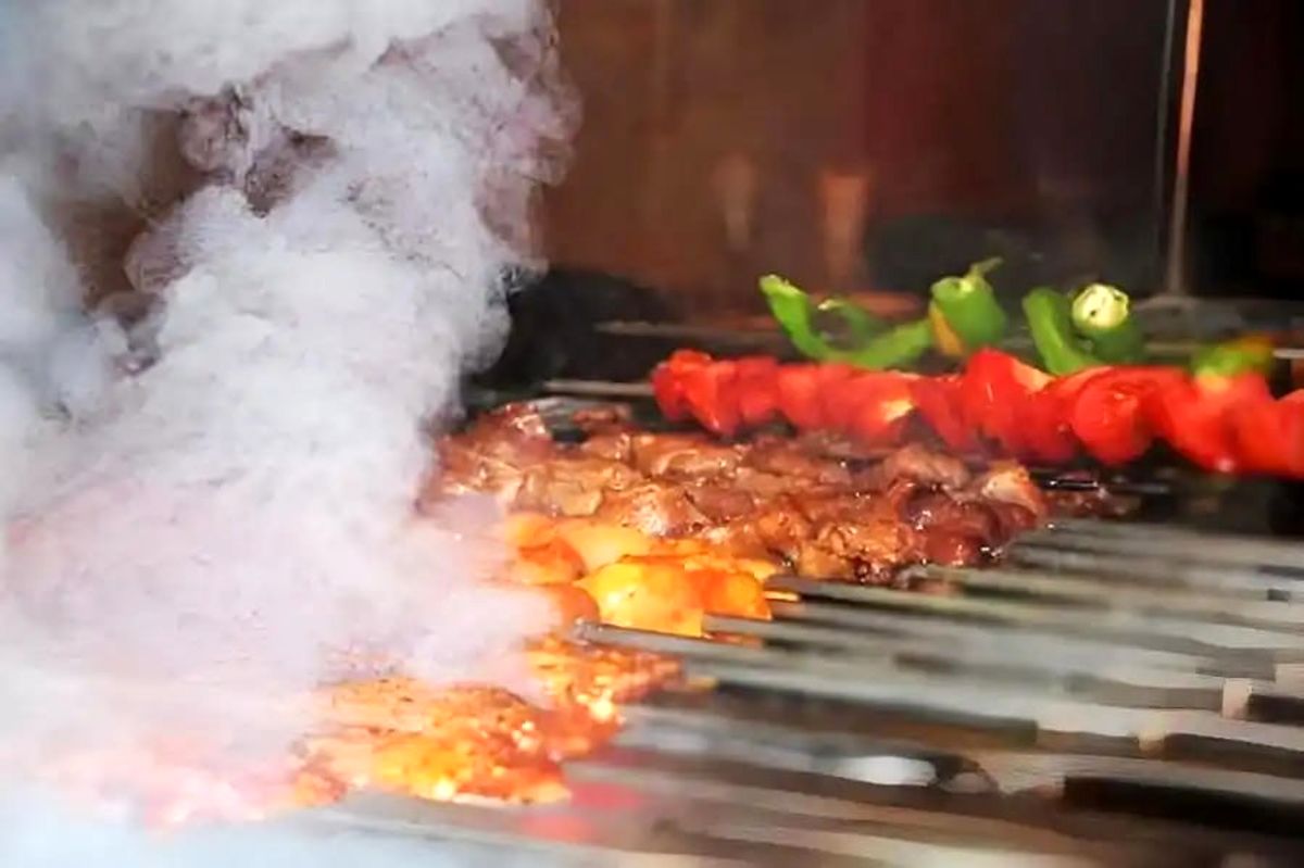 چگونه سرطان را همراه غذا می‌خوریم؟