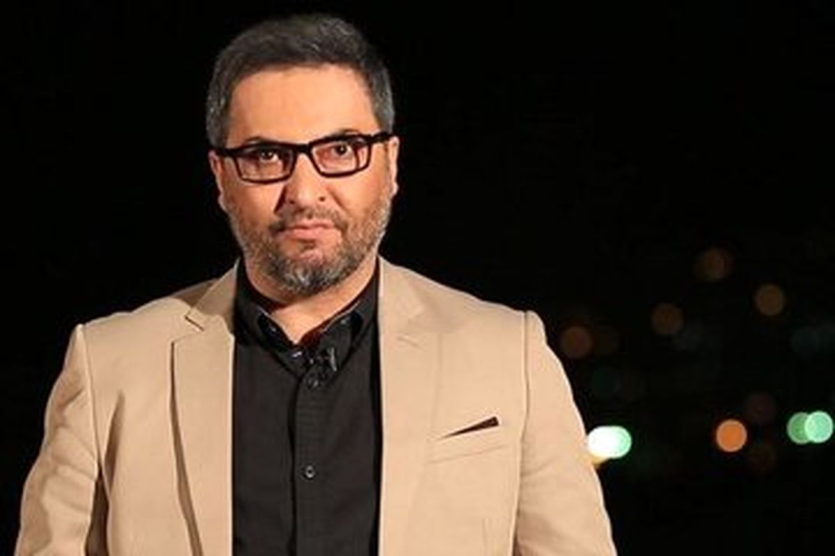 حضور علی کریمی در بهشت زهرا در روز سالگرد درگذشت مرحوم مهرداد میناوند/ ویدئو
