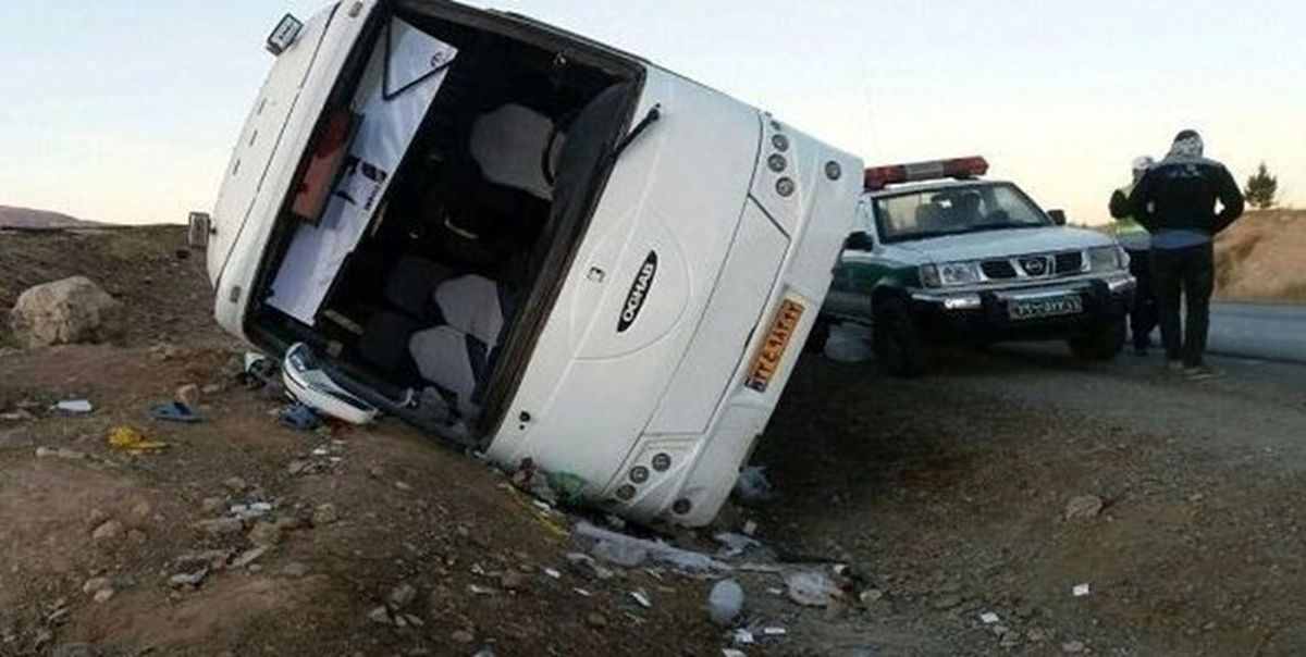 واژگونی اتوبوس در زنجان حادثه آفرید