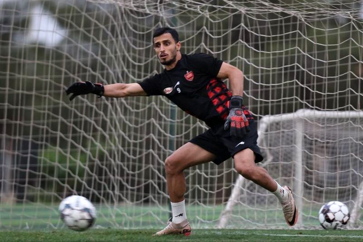 آقای گل پرسپولیس دروازه‌بان شد