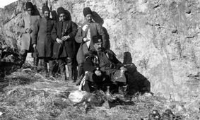 طمع ناصرالدین شاه برای حک کردن تصویرش در کوه بیستون