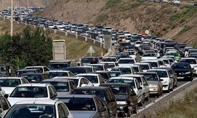 ترافیک سنگین در آزادراه تهران - شمال/ رانندگان زمان سفر خود را مدیریت کرده و از عجله و شتاب پرهیز کنند 