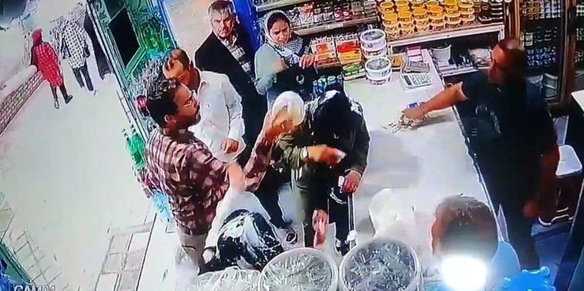 حمله با سطل ماست به دو شهروند بی‌حجاب و واکنش‌ها به آن/ ویدئو
