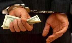 دستگیری باند سارقان دلار/ پنهان کردن دلارها دزدی در تیوپ دوچرخه/ ویدئو