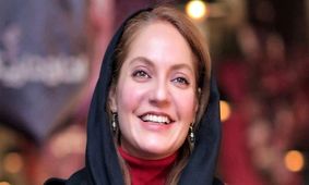 مهناز افشار کنار استخر 