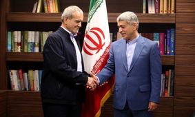 کیهان: پزشکیان وزارت اقتصاد را معطل طیب نیا کرده