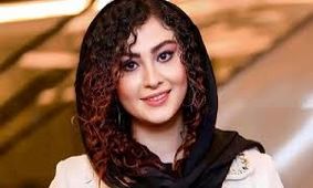 مریم مومن: پدرم گفت می خواهد مادرم را ادب کند؛ روزی زنگ زدم که عروسی پدرم با زن جدیدش بود