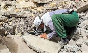 نجات کارگر ساختمان متروپل آبادان از زیر آوار بعد از سه روز