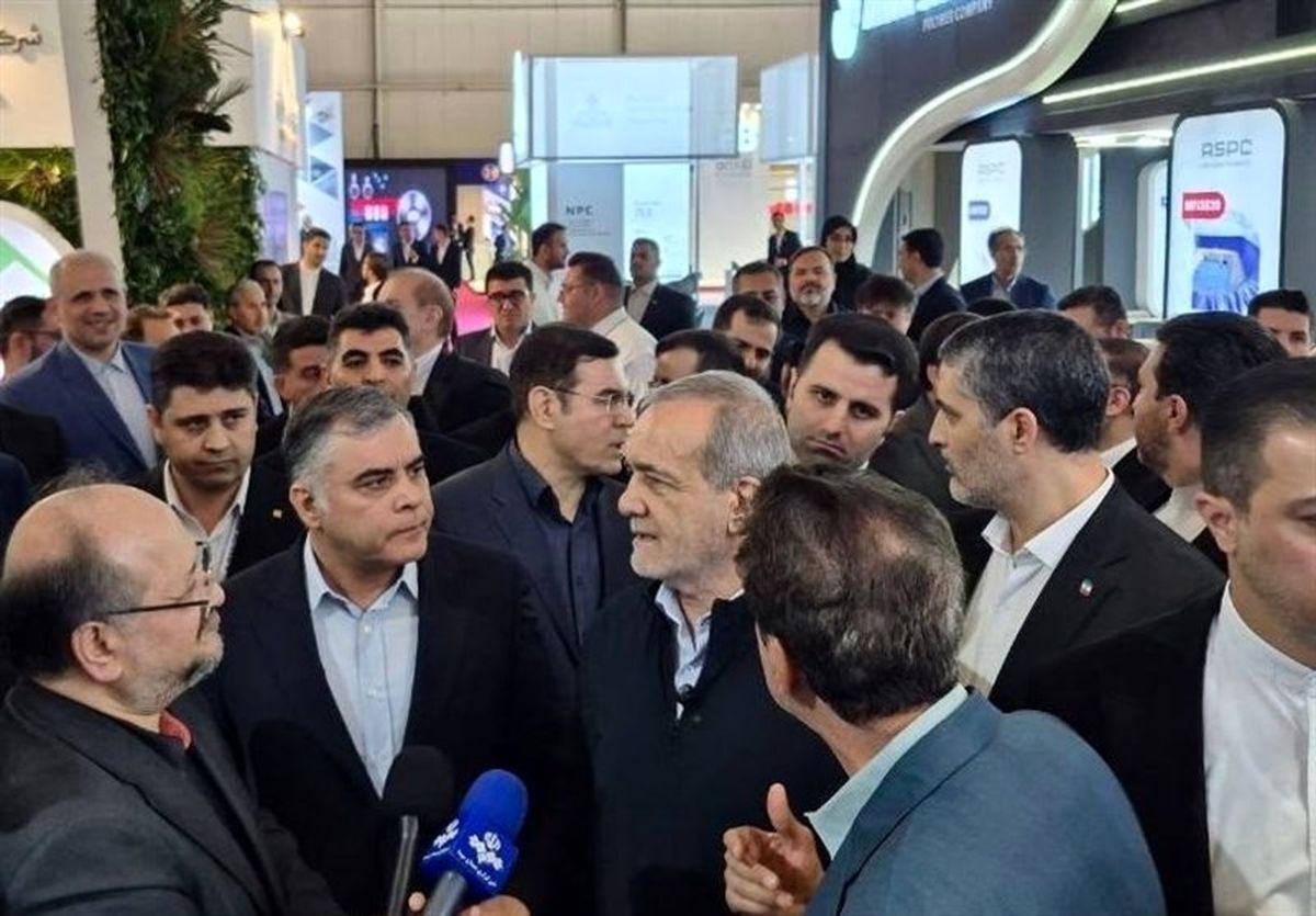 بازدید پزشکیان از نمایشگاه بین‌المللی نفت، گاز و پتروشیمی

