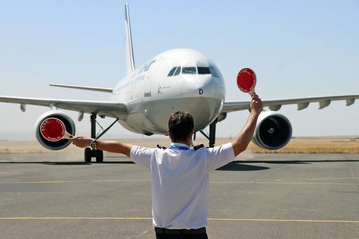 ماجرای حمله هوایی به مشهد و آسیب دیدن هواپیمای کمک‌های پزشکی