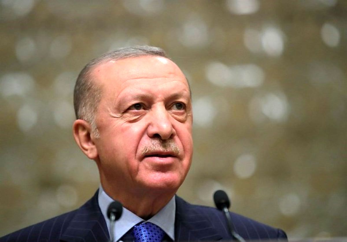 عقب نشینی اردوغان از تهدید به بریدن زبان یک خواننده در برابر فشار افکار عمومی


