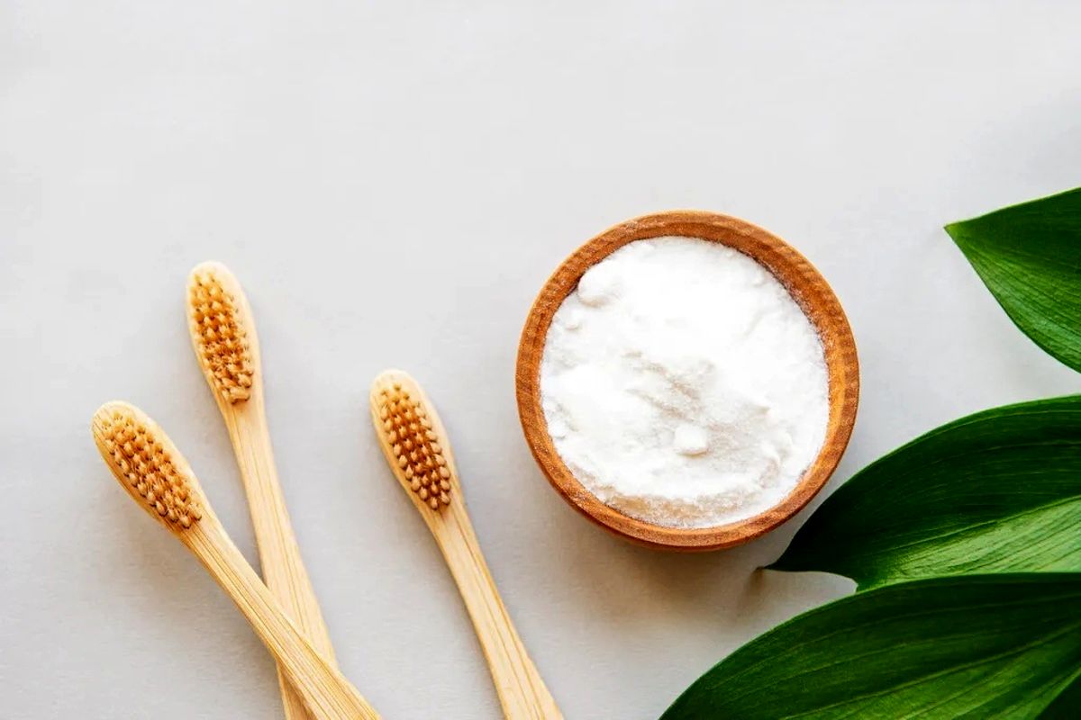 آیا مسواک زدن با جوش شیرین بی‌خطر است؟