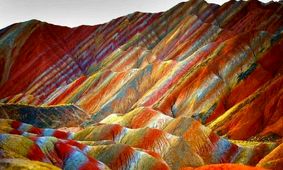منظره ای رویائی و کمیاب از کوهستان رنگین کمان/ عکس