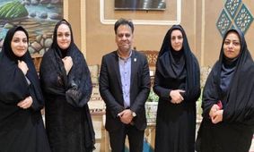دویدن زنان فوتبالیست موجب کچلی زمین چمن شده است!/ مجری: به نظرم بحث شما جنسیتی است/ ویدئو