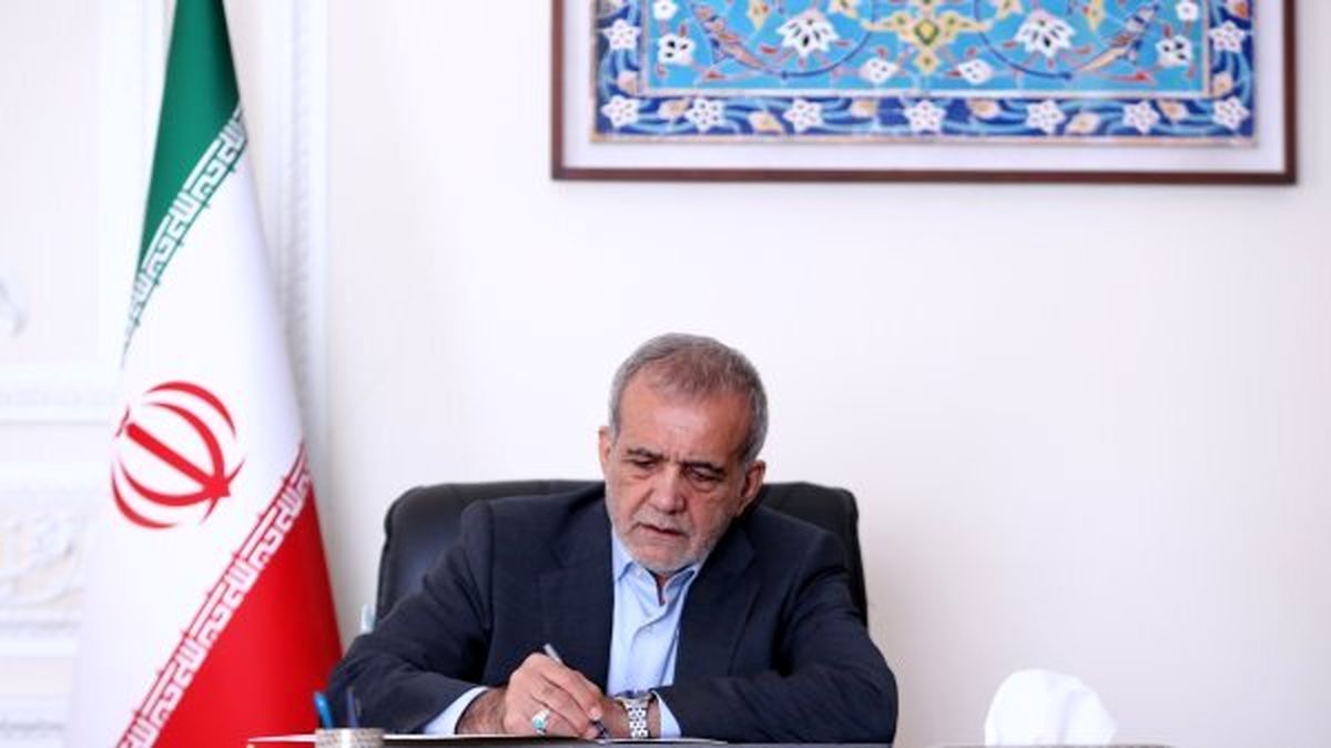 پزشکیان: ایرانیان خارج کشور بیاید کینه‌های‌مان را به خاطر سال نو بشوریم/ ما به هیچ وجه در فکر مداخله در امور داخلی کشورهای دیگر نیستیم/ به دنیا اعلام می‌کنیم به دنبال آشوب در منطقه نیستیم